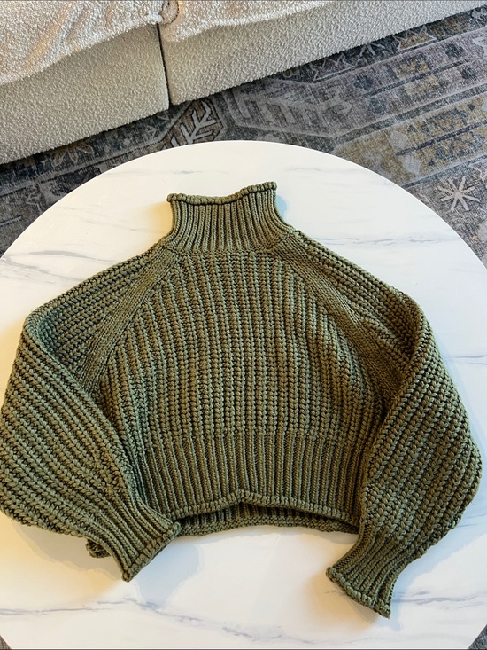 H&M Sweaters - H&M Olive Green Ribbed Turtleneck Cropped Sweater